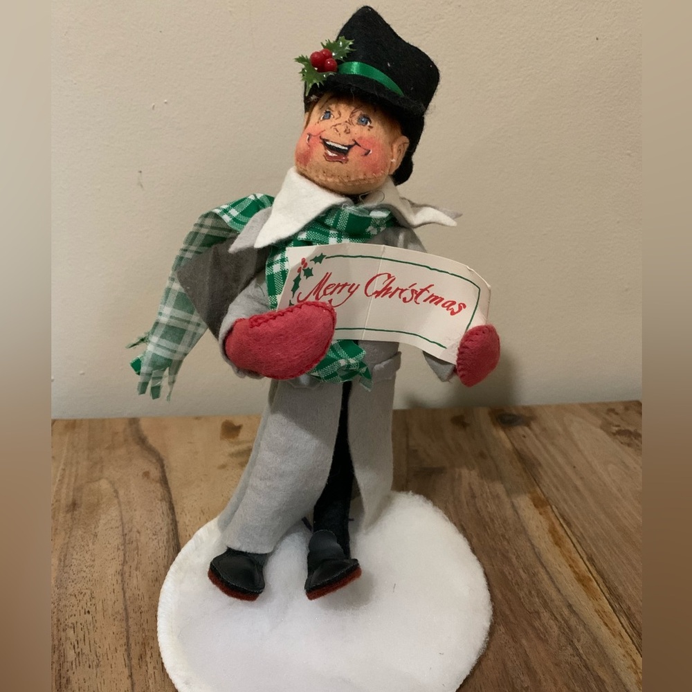 Vintage Annalee Victorian Christmas Caroler Felt Figurine